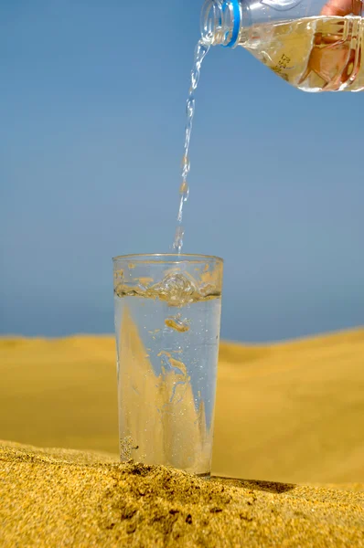 Свіжа вода і пустеля — стокове фото