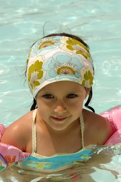 Child in pool — Stock Photo, Image