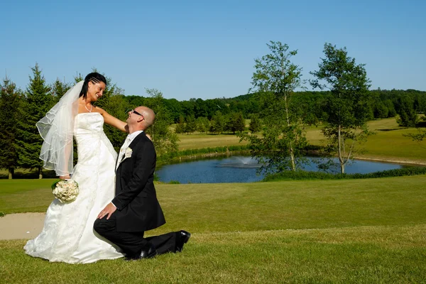 Coppia nuziale - sposa e sposo — Foto Stock