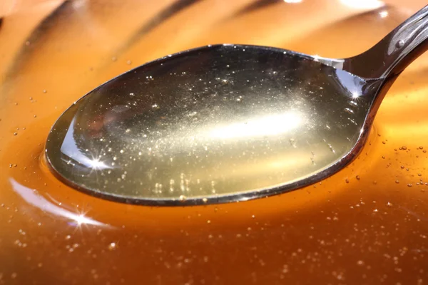 벌 꿀의 티스푼 — 스톡 사진