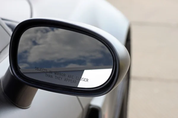 Spiegel eines Rennwagens — Stockfoto