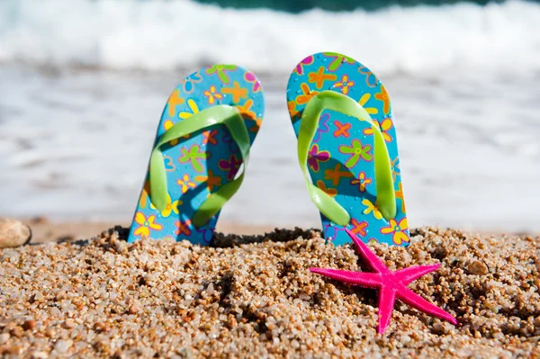 Flip flops på stranden - Stock-foto