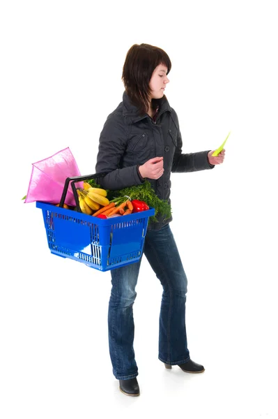 Kobieta zakupy w supermarkecie — Zdjęcie stockowe