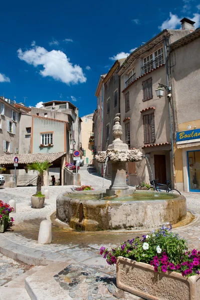 Plaza del pueblo en Francia — Foto de Stock