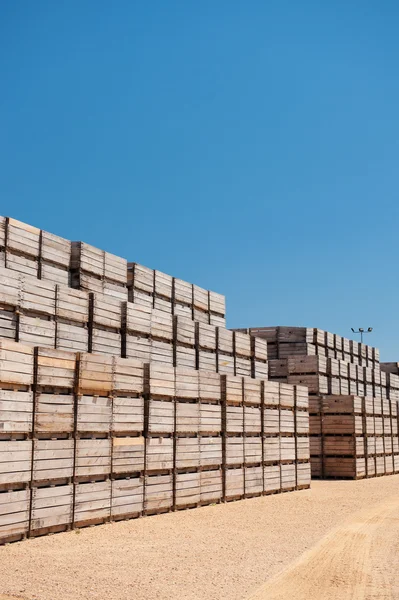 Pilha de caixas de madeira — Fotografia de Stock
