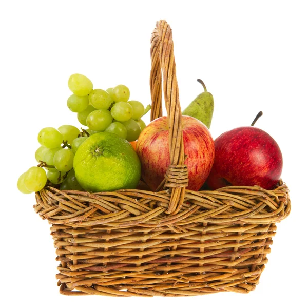 Wiklinowy Kosz świeżych owoców — Zdjęcie stockowe