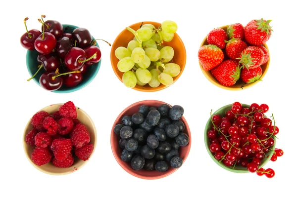 Tigelas coloridas frutas frescas de verão — Fotografia de Stock