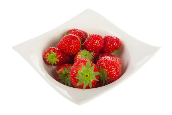 Vit skål med jordgubbar — Stockfoto
