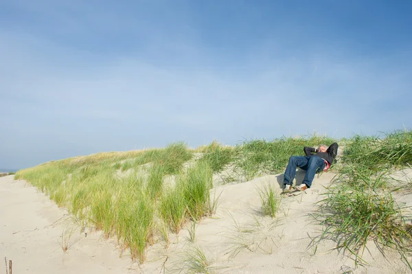 모래 언덕에서 휴식 — 스톡 사진