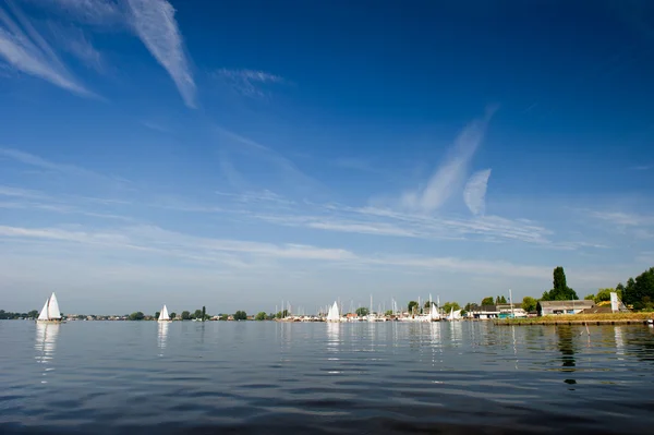 Jezero Loosdrechtse plassen v Holandsku — Stock fotografie