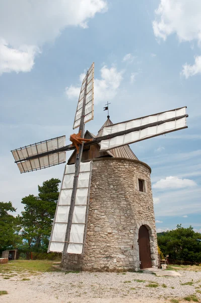 Molino de viento en Francia — Foto de Stock