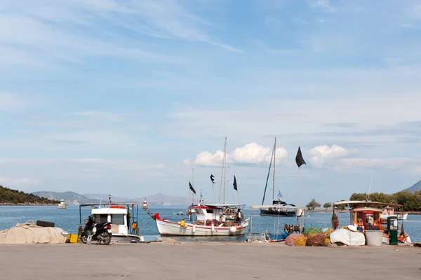在希腊港口渔船 — 图库照片
