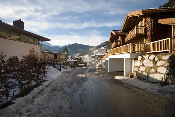 Escena de una estación de esquí austriaca — Foto de Stock