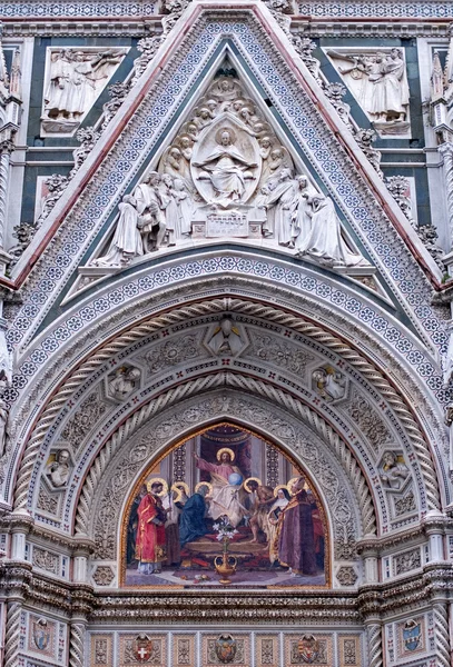 ・ ディ ・ サンタマリアのファサード ・ デル ・ フィオーレ大聖堂 — ストック写真
