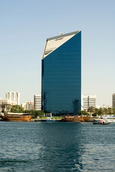 Σύγχρονο κτίριο, Ντουμπάι, Ηνωμένα Αραβικά Εμιράτα — Φωτογραφία Αρχείου