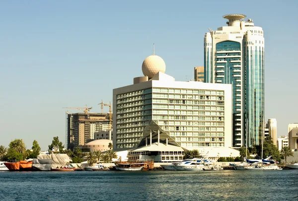 Moderne gebouwen, dubai, Verenigde Arabische Emiraten — Stockfoto