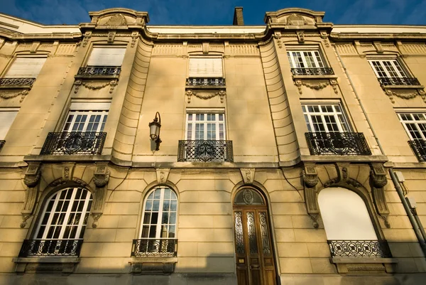 Immeuble d'appartements, Reims, France — Photo