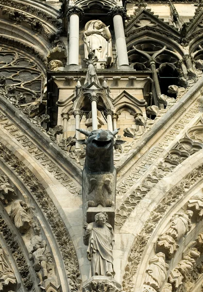 Kunstvolle Dekorationen, Kathedrale von Reims, Frankreich — Stockfoto