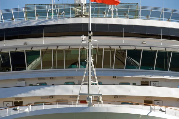 Luxury Cruise Ship silta — kuvapankkivalokuva