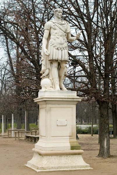 Статуя Юлия Цезаря, Париж, Франция — стоковое фото