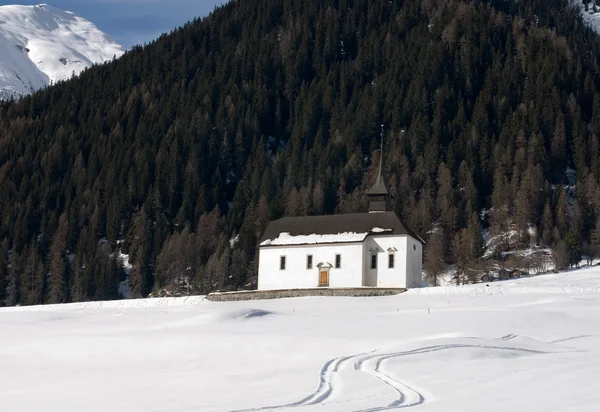 Альпийская церковь — стоковое фото