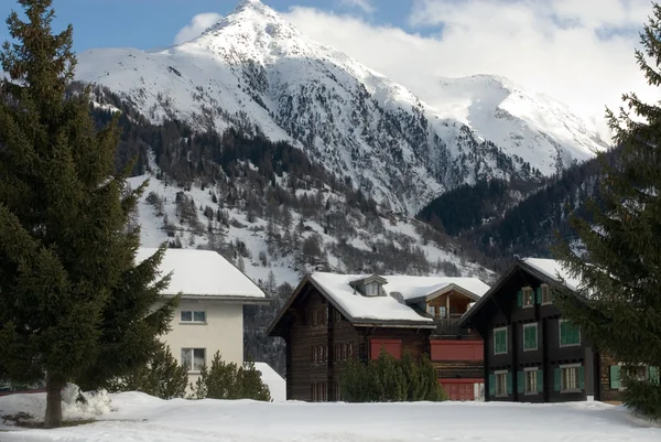 Альпійські шале — стокове фото