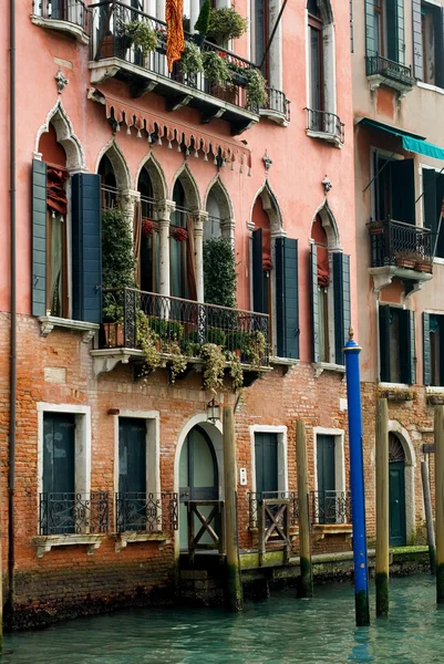 Venetican appartementengebouw — Stockfoto