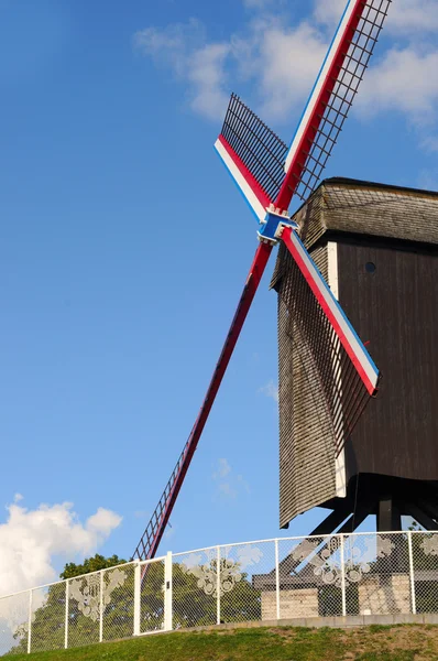 Väderkvarn, Brygge — Stockfoto