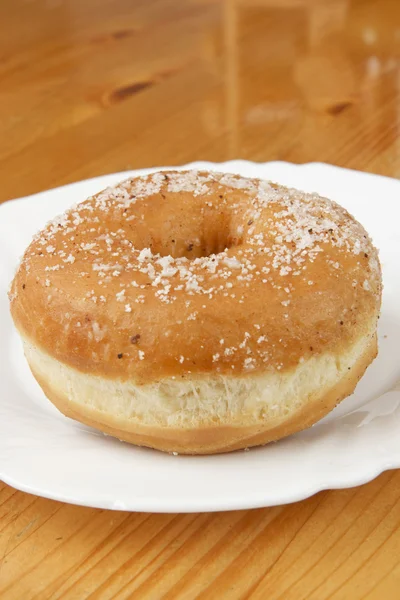 Donut en plat blanc — Photo