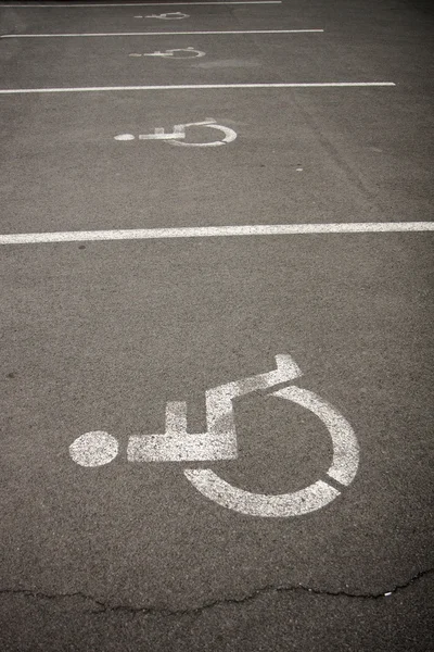 Parkoviště pro tělesně postižené — Stock fotografie