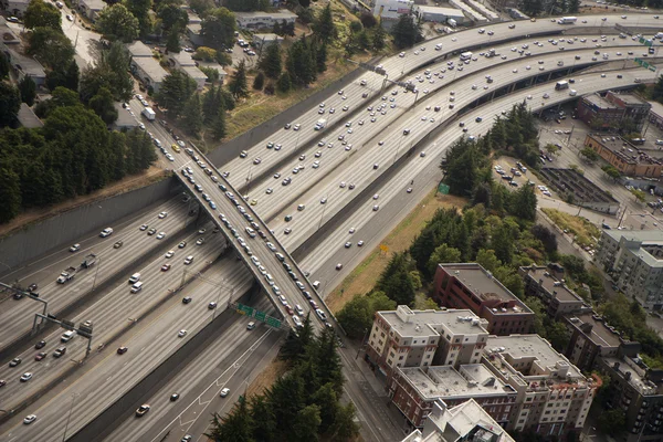 큰 도시에 있는 고속도로 — 스톡 사진