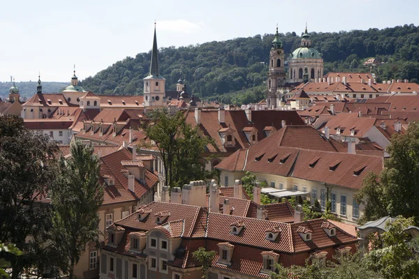Κόκκινες στέγες της Πράγας — Φωτογραφία Αρχείου
