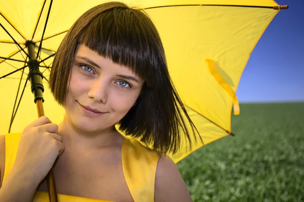 Gele paraplu — Stockfoto