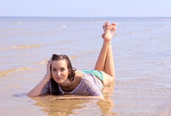 해변에 있는 여자. — 스톡 사진