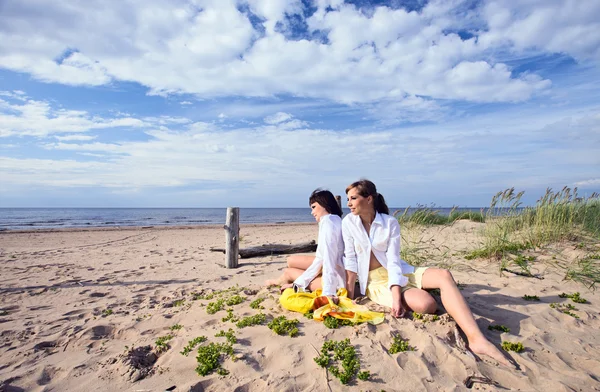Girlfriends on a beach. — Stock Photo, Image