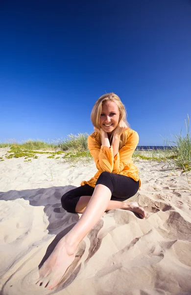 Girl on a beach. — Stock Photo, Image