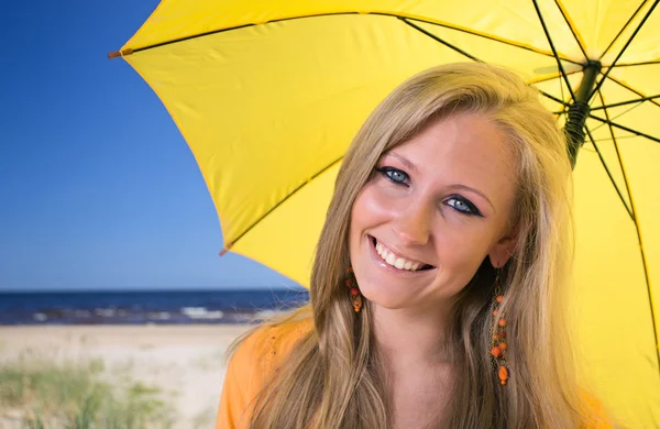 Жінка з парасолькою . — стокове фото