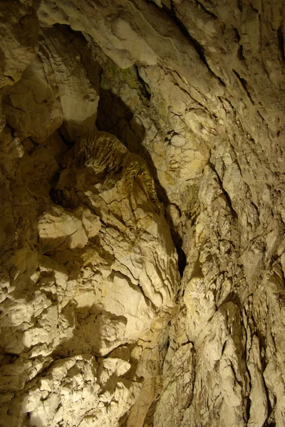 Сталагміти в підземній печері — стокове фото