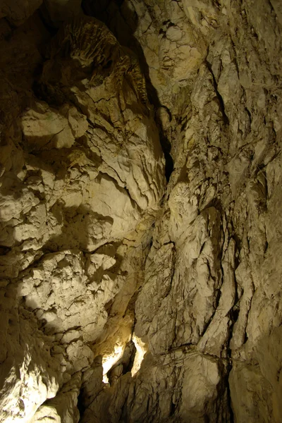 Estalagmites na caverna subterrânea — Fotografia de Stock