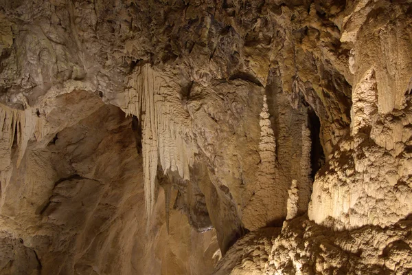 Σταλαγμίτες στο υπόγειο σπήλαιο — Φωτογραφία Αρχείου