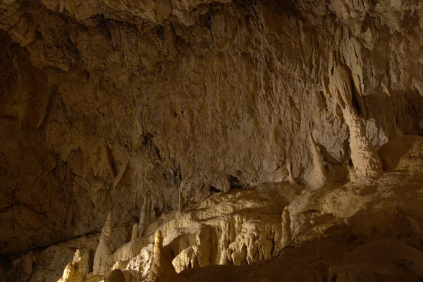 Stalagmity v podzemní jeskyni — Stock fotografie