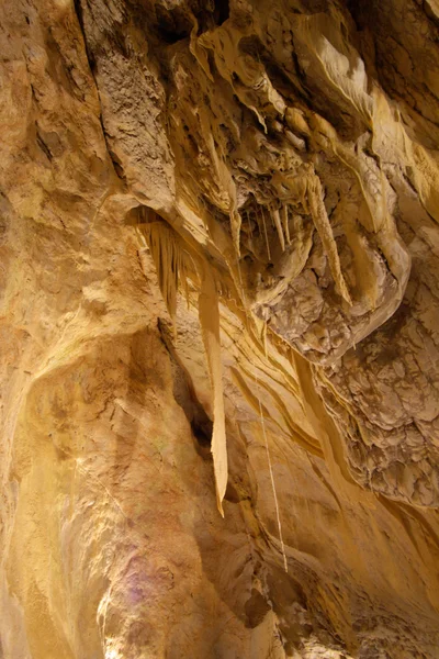 Estalagmites na caverna subterrânea — Fotografia de Stock