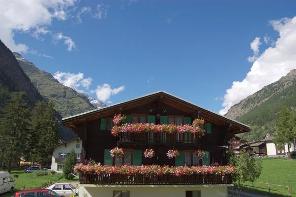 Švýcarský dřevěný dům Stock Snímky