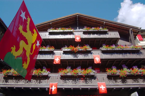 Ελβετικό σπίτι μπαλκόνι Εικόνα Αρχείου