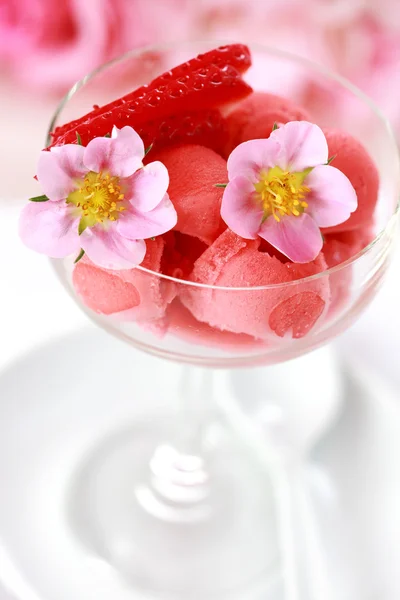 Strawberry sorbet — Stockfoto