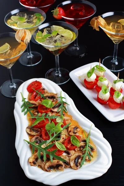 Appetizers with drinks for guests — Stock Photo, Image