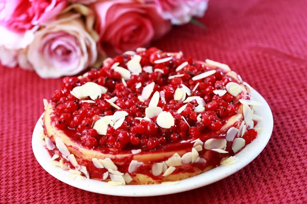 Redcurrant와 치즈 케이크 — 스톡 사진