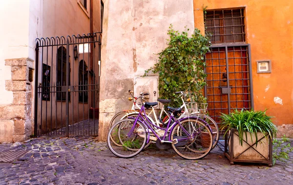 Старые велосипеды — стоковое фото