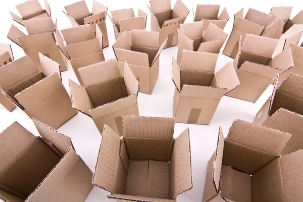 Muitas caixas de papelão aberto vista de grande ângulo — Fotografia de Stock