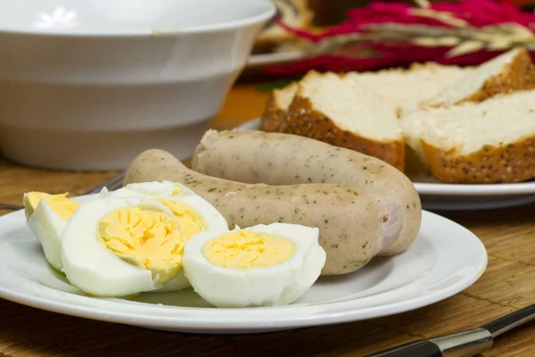 Jaja i białej kiełbasy — Zdjęcie stockowe